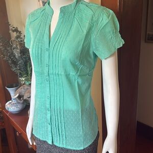 NWT northern reflections size small  cotton Green Button-Up Blouse